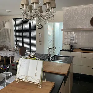 guesthouse-apartment-lady-anna.bruges-hotels.info/